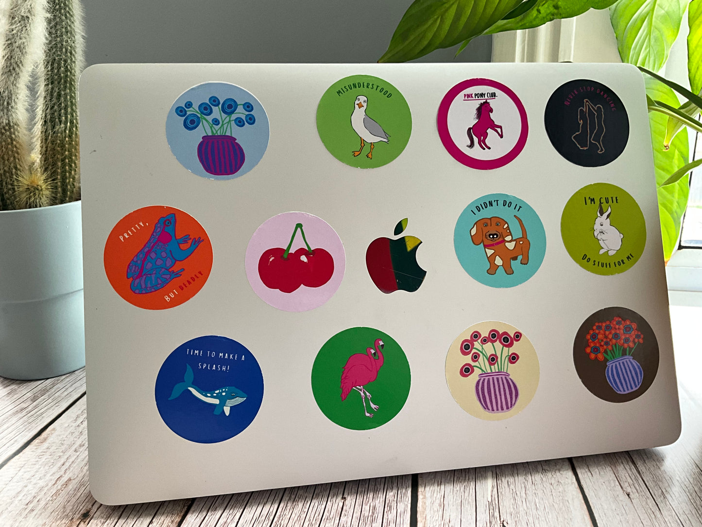 “Flower power” - flower vase vinyl stickers - 5cm circle
