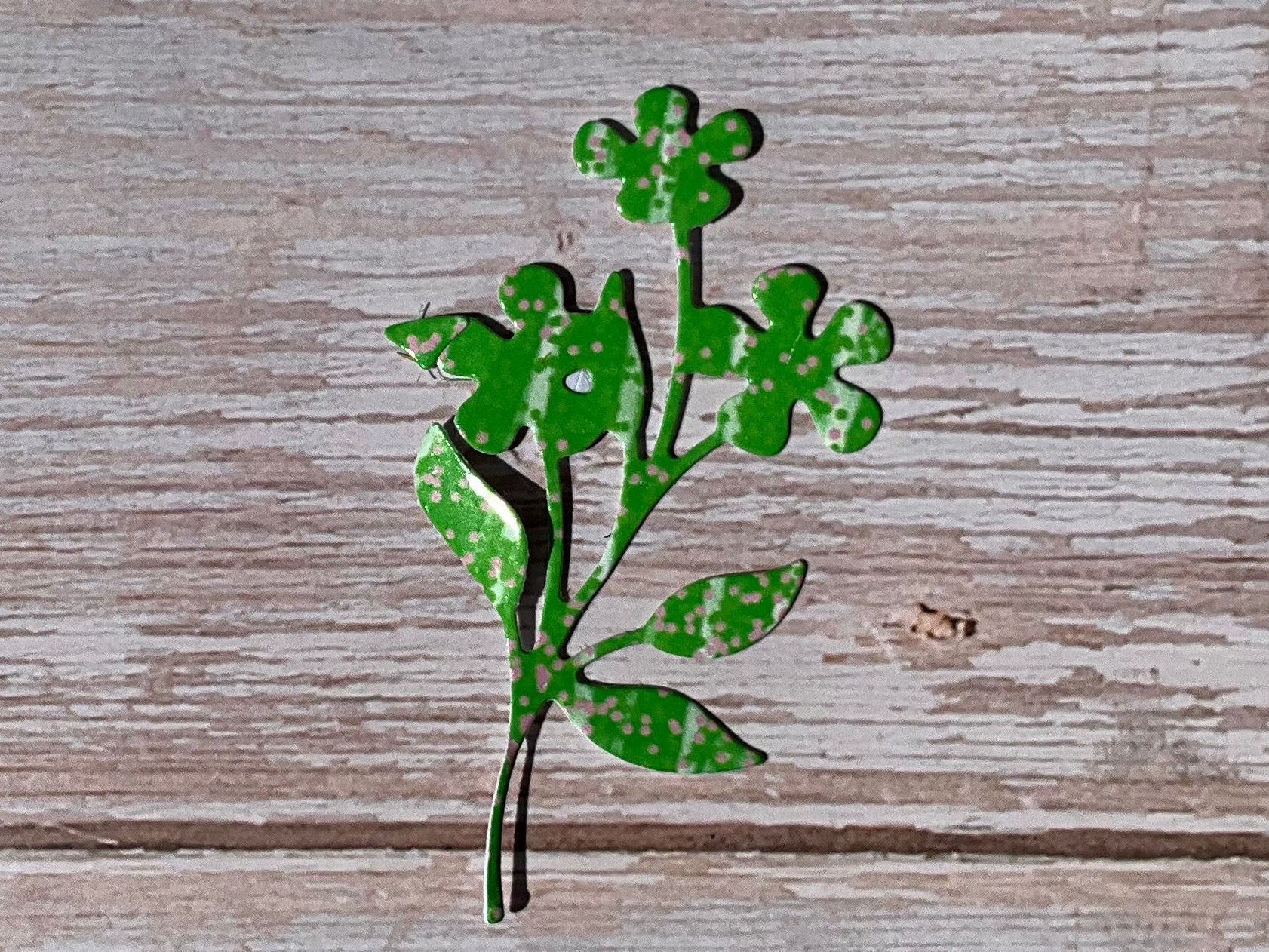 Green and white patterned flower sticker buttercup shaped